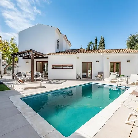 With Pool In Golden Mile By Kura Homes Hébergement de vacances Marbellac