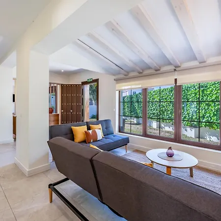 With Pool In Golden Mile By Kura Homes Holiday home *