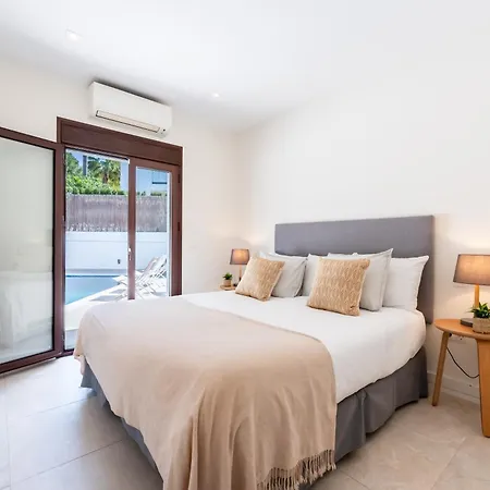 Holiday home With Pool In Golden Mile By Kura Homes