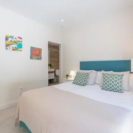 Holiday home With Pool In Golden Mile By Kura Homes