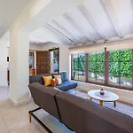 With Pool In Golden Mile By Kura Homes 別荘 *