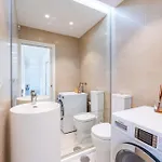 別荘 With Pool In Golden Mile By Kura Homes マルベーリャ