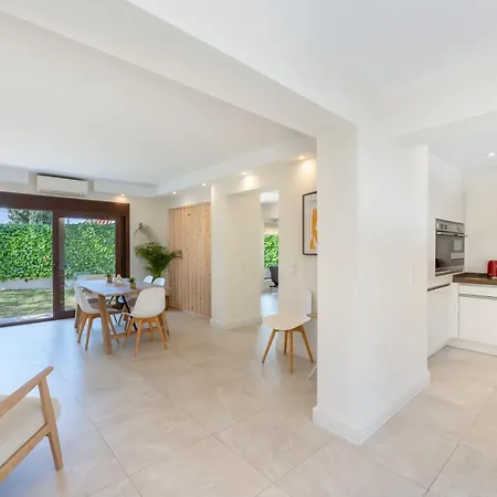 Сasa de vacaciones With Pool In Golden Mile By Kura Homes *