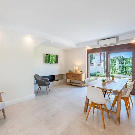 With Pool In Golden Mile By Kura Homes Сasa de vacaciones *