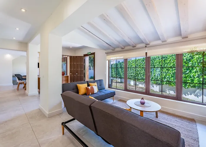 With Pool In Golden Mile By Kura Homes Feriehus *