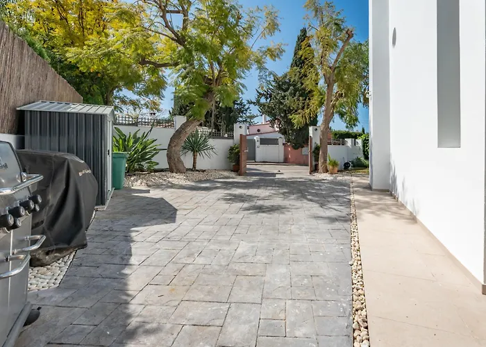 With Pool In Golden Mile By Kura Homes Feriehus *