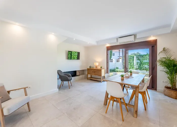 With Pool In Golden Mile By Kura Homes Feriehus *